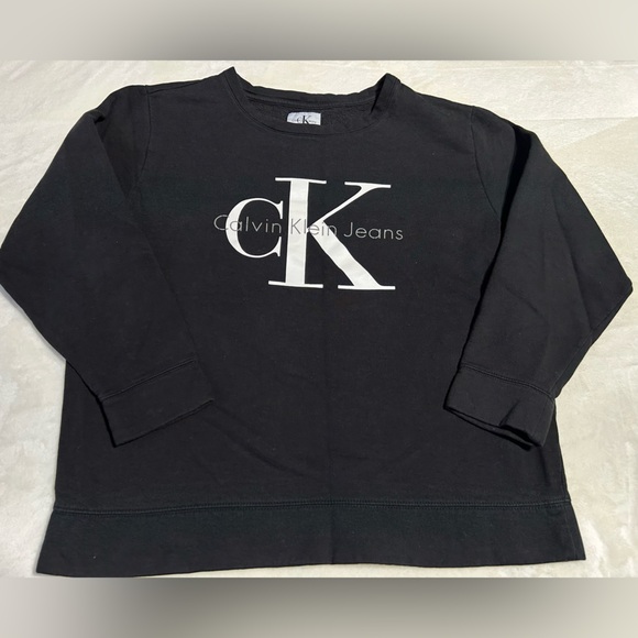 Calvin Klein Tops - Calvin Klein Crewneck Pullover